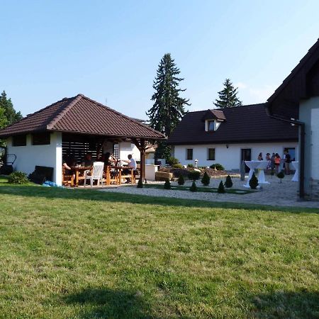 Penzion U Ungeru Detenice Exterior photo
