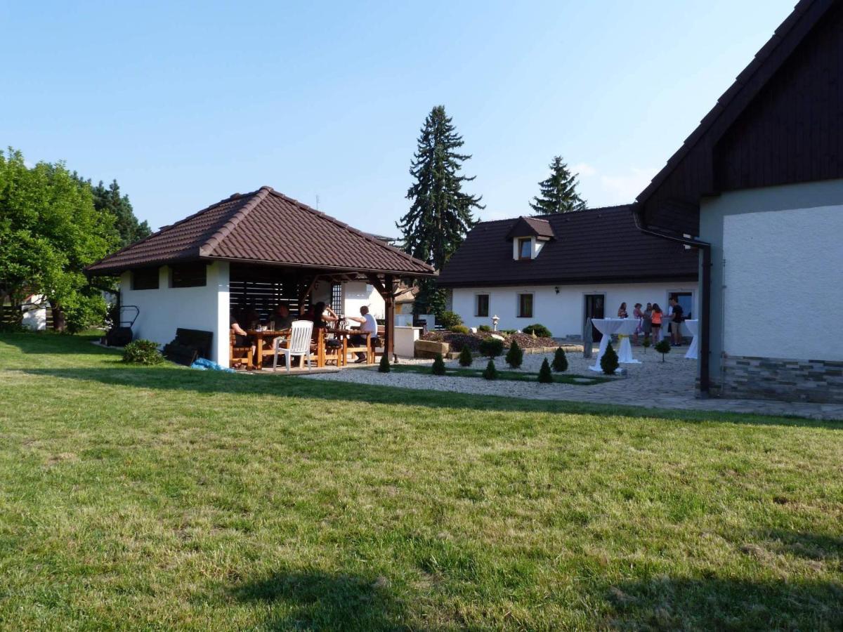 Penzion U Ungeru Detenice Exterior photo