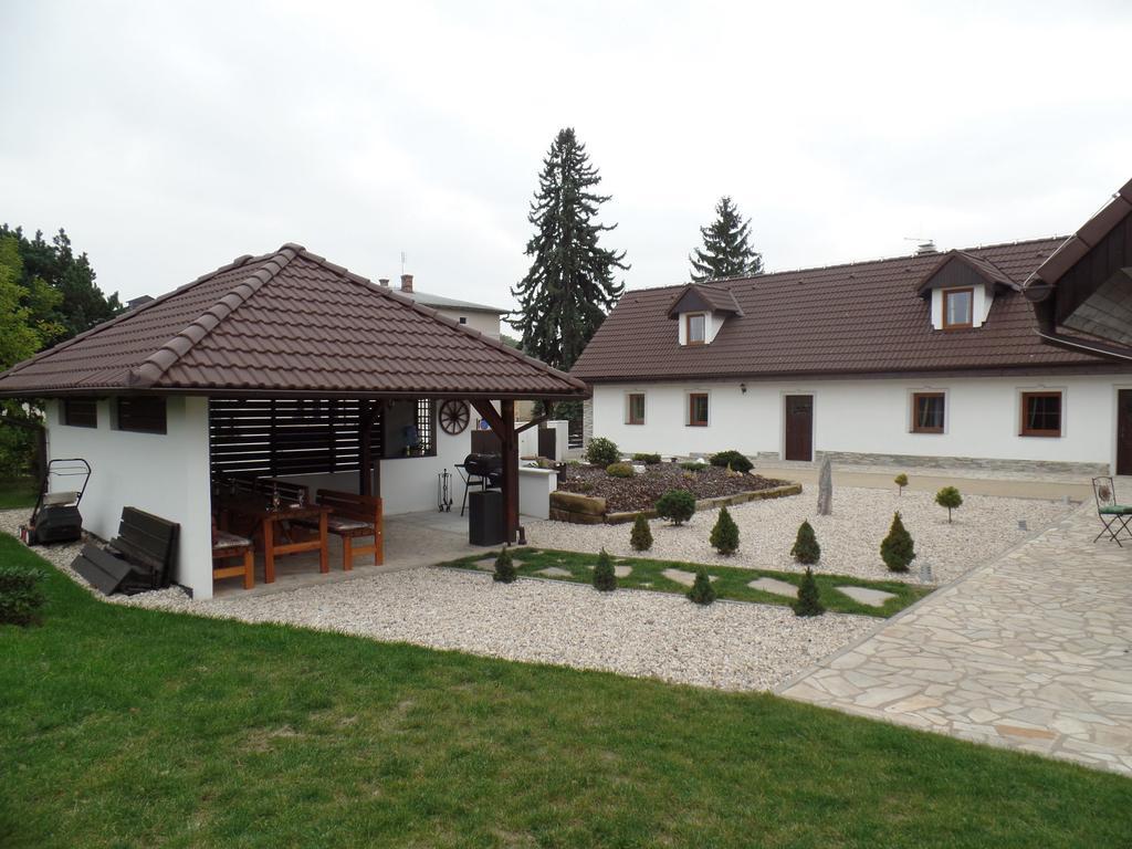 Penzion U Ungeru Detenice Exterior photo